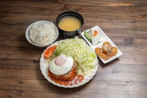 目玉焼きハンバーグ定食