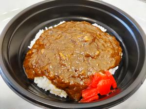 牛肉が溶け込んだカレー丼