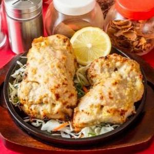 ガーリックチキン(2P) Garlic Chicken (2 Pieces)