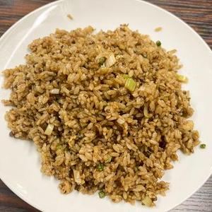 牛肉入り黒炒飯(牛肉黑炒)
