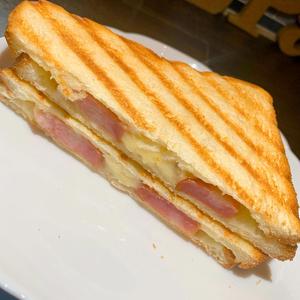 燻製ベーコン×チーズホットサンド