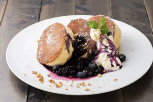 ブルーベリーソースパンケーキ