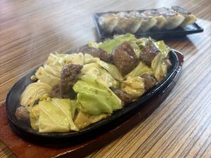 博多名物スタミナ鉄板1.5人前+てっぱん餃子セット【6個入り】