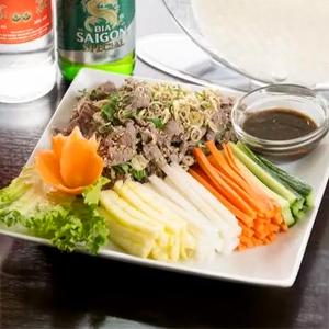 レア牛肉とレモングラスサラダ (B Ti Chanh)