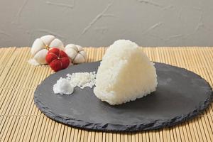 塩むすび