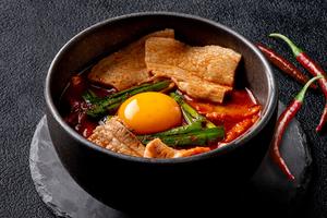 韓国カルビ丼とスンドゥブ 洞山 豚バラ旨辛ヤンニョムチゲうどん