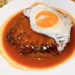 ジャンボ煮込みハンバーグ目玉焼き付