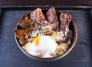 ハラミスタミナガーリック丼