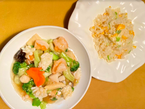 具だくさん海鮮とたっぷり野菜のあんかけ炒飯(別添え)