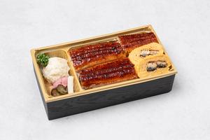 鰻とうまき重(上)