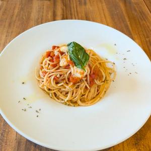 トマトとモッツァレラパスタ