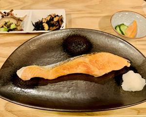 鮭の焼き魚弁当