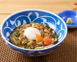 甘辛牛肉ぶっかけうどん（冷）（温泉卵付き）