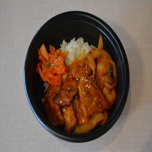 旨辛豚カルビ丼