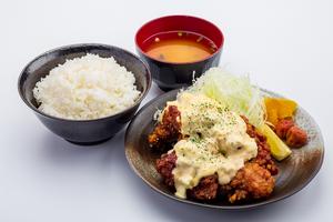 チキン南蛮風からあげ弁当(唐揚げ4個入り、みそ汁付)