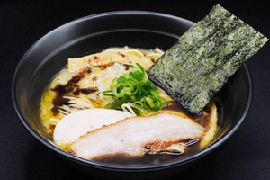 焦がしニンニク鶏白湯ラーメン