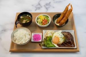 ハンバーグ＆エビフライのセット