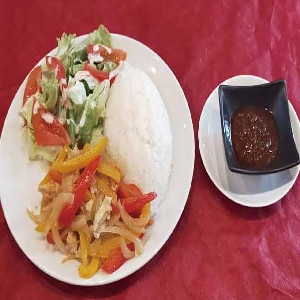 オーストリッチ Stir Crocodile meat with rice and salad