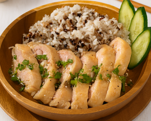 16穀米ともも肉のカオマンガイ Khao Man Gai (Chicken Thigh)