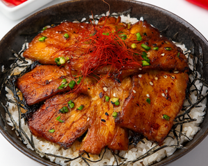 自家製ダレの炙り豚丼 Grilled Pork Rice Bowl