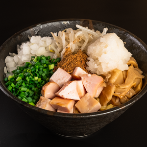 おろし魚介豚骨油そば Seafood and Pork Bone Abura Soba with Grated Daikon Radish