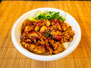 豚キムチ丼 国産三元豚使用  Pork Kimchi Bowl Japanese Sangenton Pork