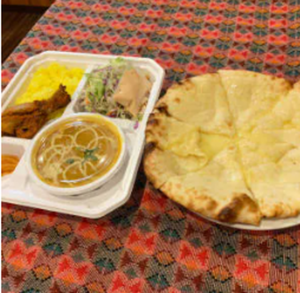 カレー＆タンドリーチキン・チーズナン・ライス・サラダ