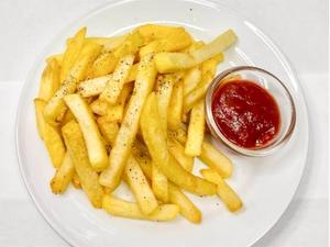 スパイシーフライドポテト French fries with spice seasoning