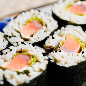 サーモンサラダ巻き Salad Wrapped with Salmon