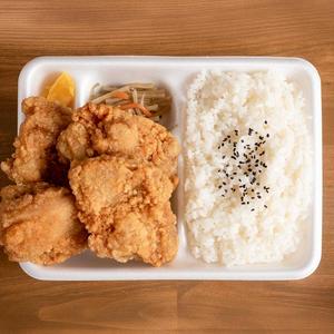 唐揚げ弁当 中