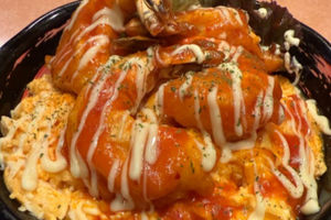 大エビチリ丼オムのせ