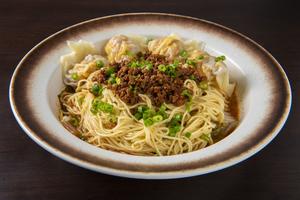 麻辣麺ー肉ワンタン(トビ子とエビ)