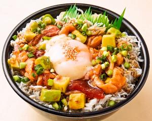 魚丼 アボ玉ユッケ丼(142) ★温玉別容器