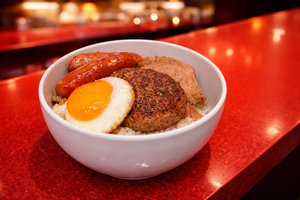 【食べない方がいい】ハンバーグウインナーチャーシューエッグ丼