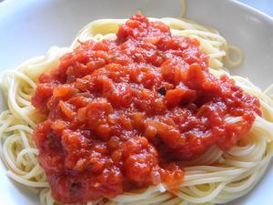 トマトソースパスタ
