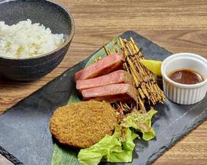 極厚牛タン＆和牛メンチカツセット