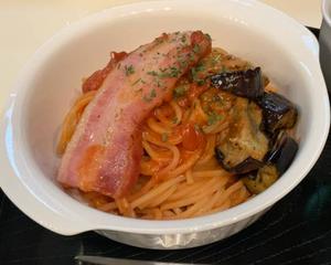 炙りベーコンと焼き茄子のナポリタン
