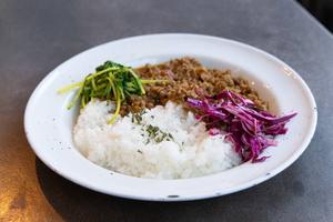 とろける卵のスパイスキーマカレー