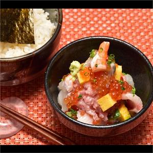 大漁!ねぎとろ漁船 綱好丸 自分で乗せる海鮮丼