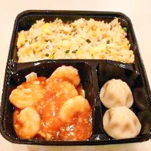 エビチリ、炒飯、お弁当小籠包付き