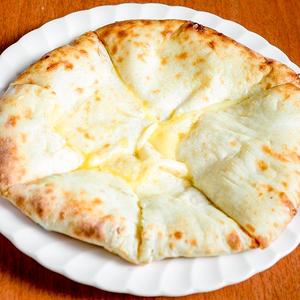 チーズナン Cheese Naan