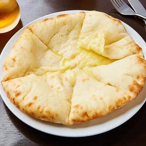 チーズナン Cheese Naan
