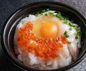 丼丸 イカイクラ縁側 卵かけ丼