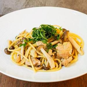 鶏ももとキノコの和風スパゲッティ