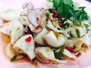 ヤム ルークチン(タイ肉団子のスパイシーサラダ)Spicy Meatball Salad
