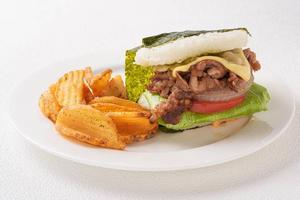 ビーフスパイシーチーズバーガー