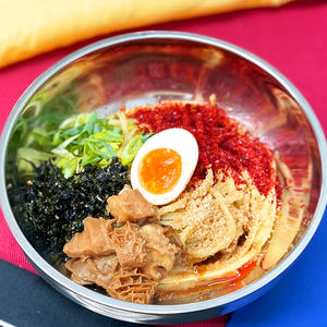 牛ホルモン煮込みの韓国風まぜそば