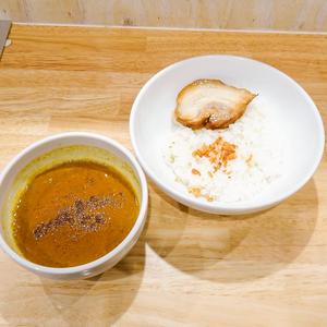 魚介豚骨ポークカレー(フライドオニオン、豚チャーシュー1枚)