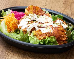 スパイスチキンサラダ Spicy Chicken Over Salad