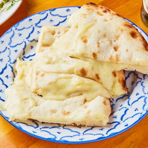 チーズナン Cheese Naan